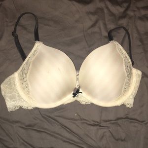 Victoria’s Secret bra 34C